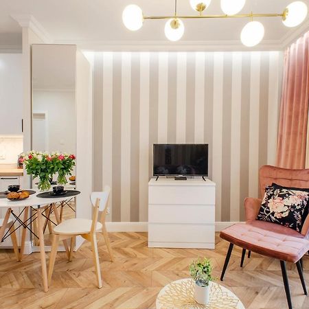 Sky Home- Rose Apartament -Manufaktura, Bezplatny Parking, Klima, Dostep Na Kod Łódź Zewnętrze zdjęcie
